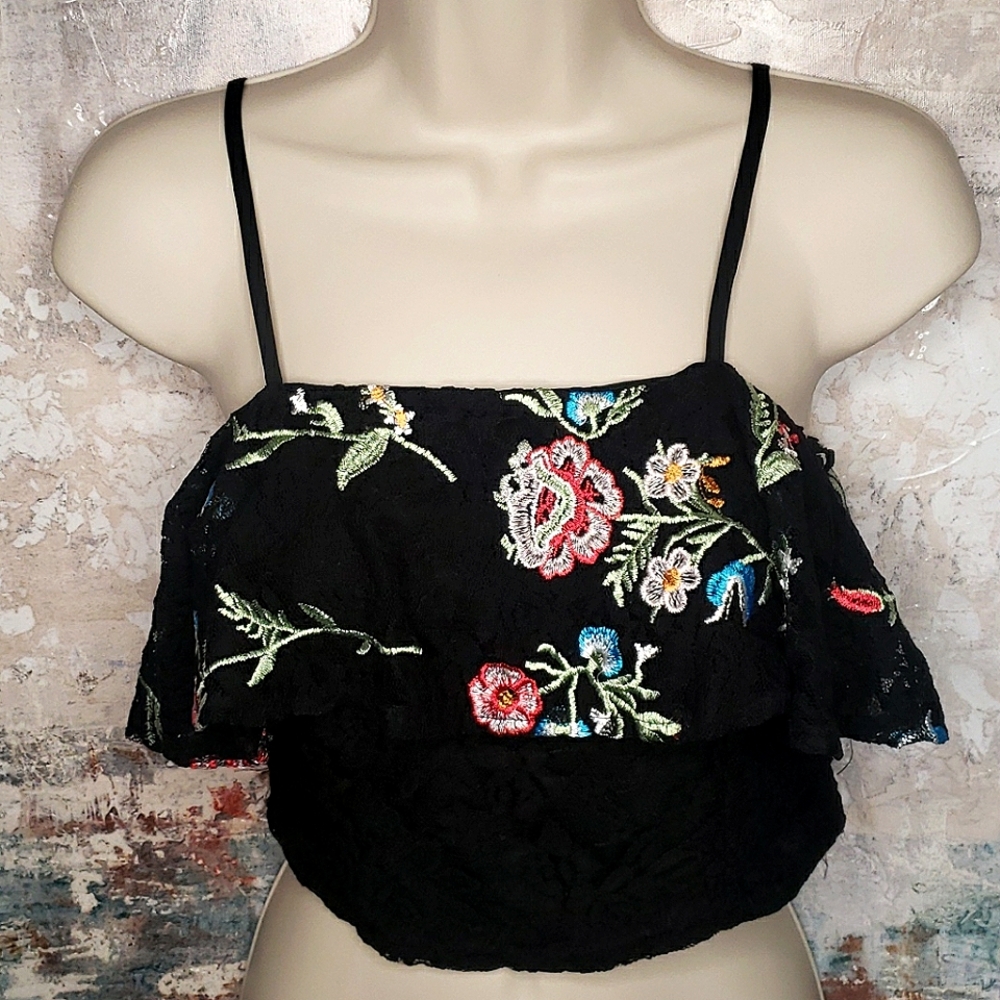 BLACK CROP TOP SPAGHETTI STRAP
